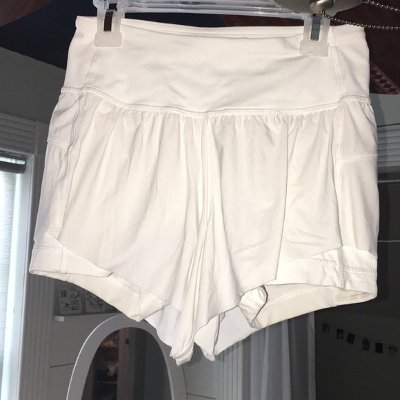 Lululemon shorts white - Picture 2 of 3